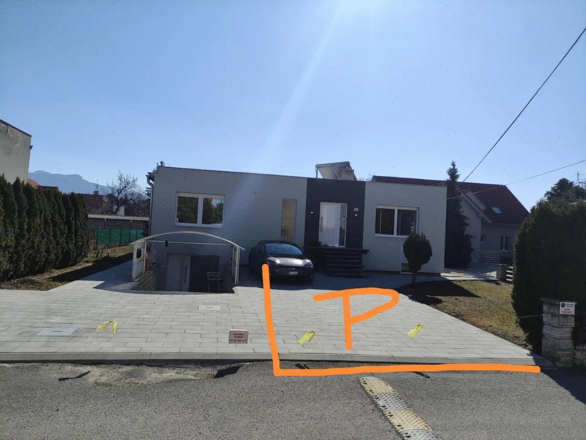 Slnecny Apartmanovy Dom Oslany מראה חיצוני תמונה